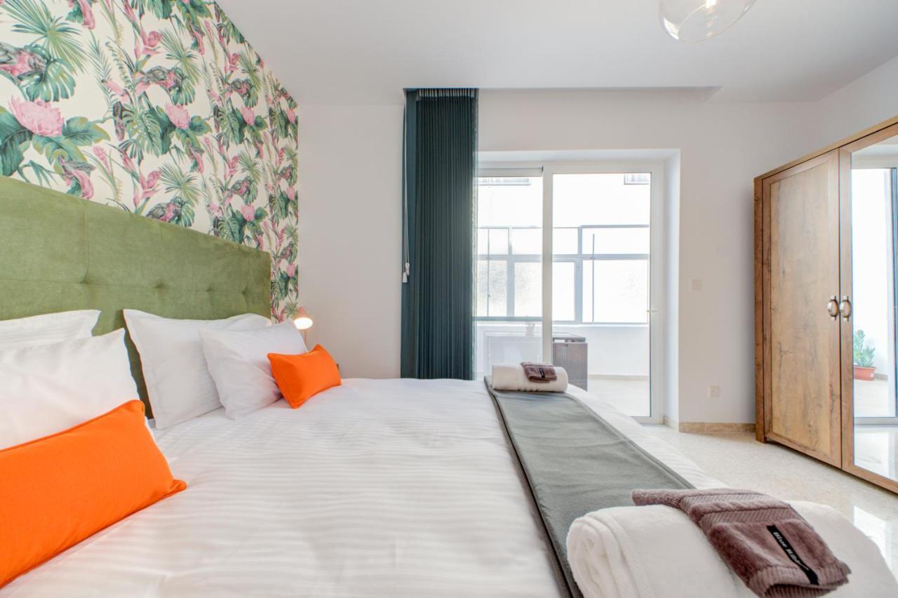 Colorful & Spacious Home With Yard - Close To Xemxija Bay St. Paul's Bay Exterior foto