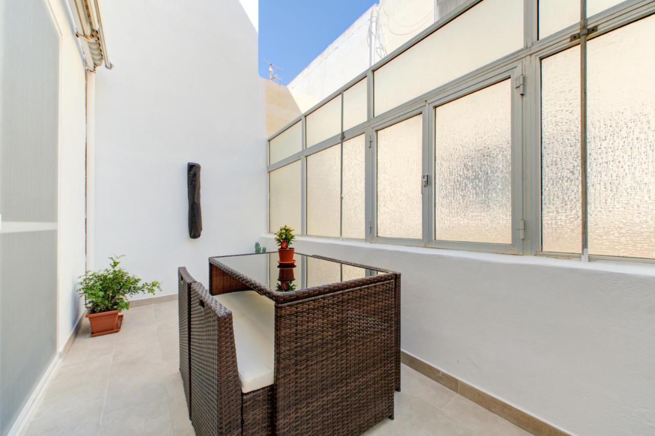 Colorful & Spacious Home With Yard - Close To Xemxija Bay St. Paul's Bay Exterior foto